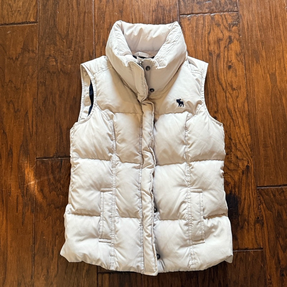 Abercrombie NEW YORK Vest Womens M (fits Small) Cream Down Puffer Moose GORGEOUS